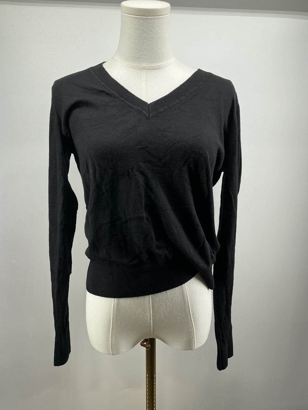 Lightweight Cotton Cashmere V-Neck Sweater